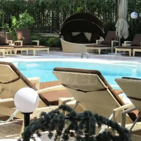 Dawn Park Deluxe *